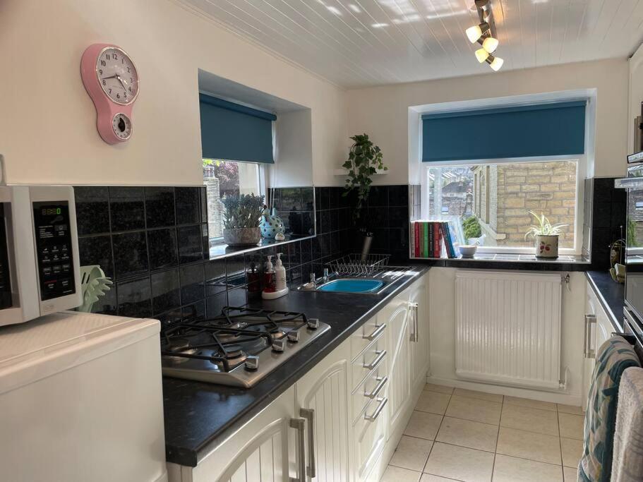 Cute And Cosy 2 Bed Cottage Honley Exterior photo